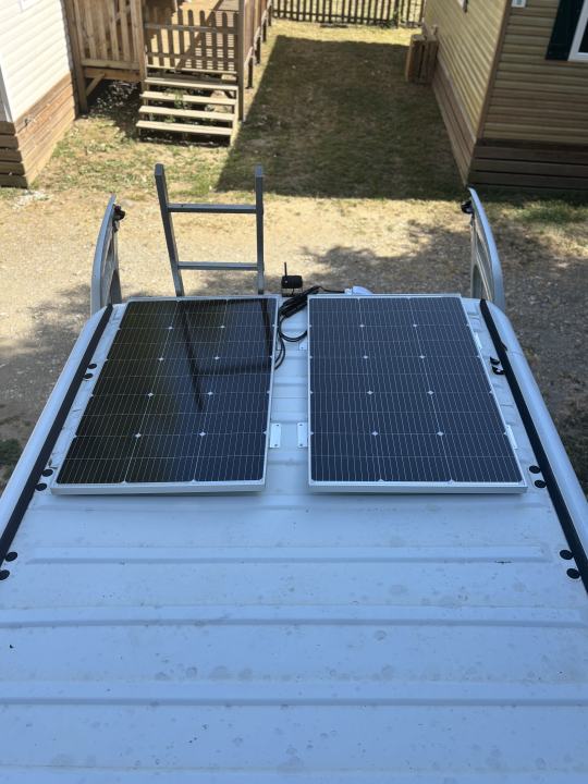 Premiers panneaux solaires