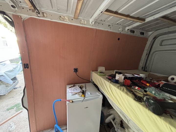 Montage des murs + plan de cuisine