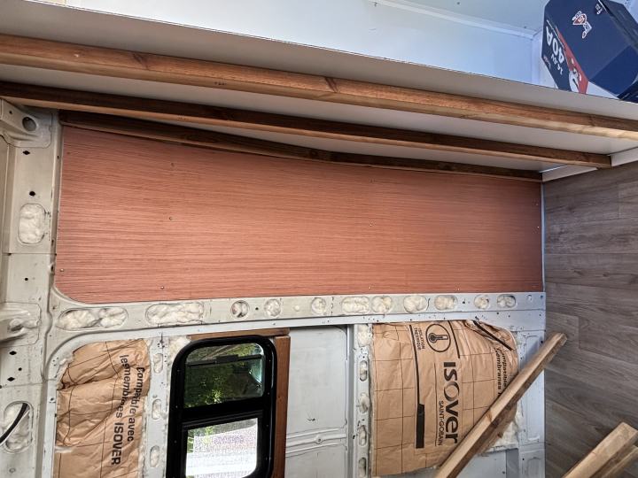 Montage des murs + plan de cuisine
